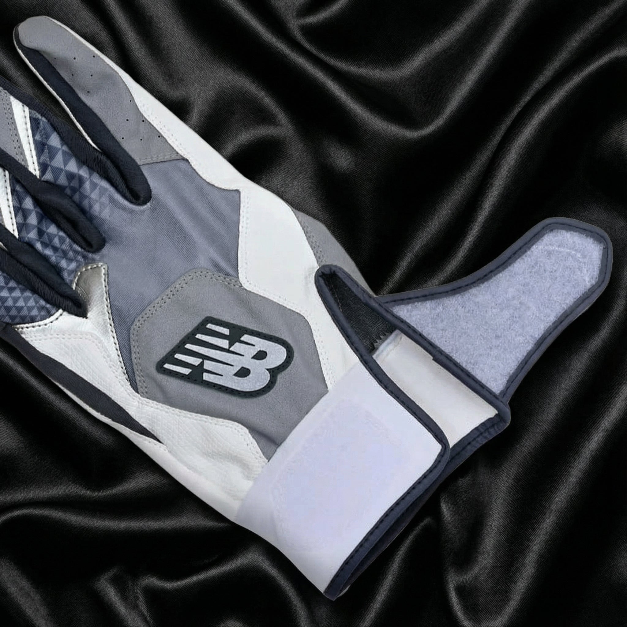 New Balance Washable Batting Gloves LAG45604 – Ohtani-Inspired High-Grip Model (Adult / Both Hands)